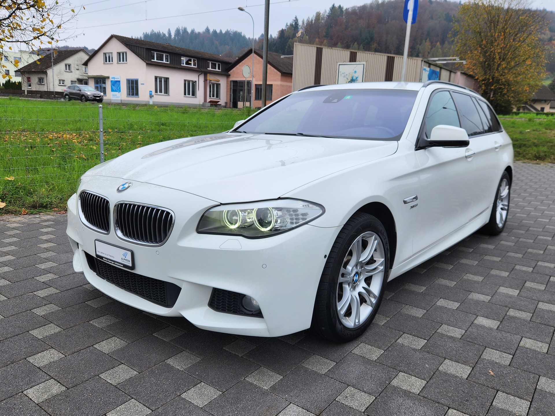 BMW 525d xDrive Touring Steptronic-image-1