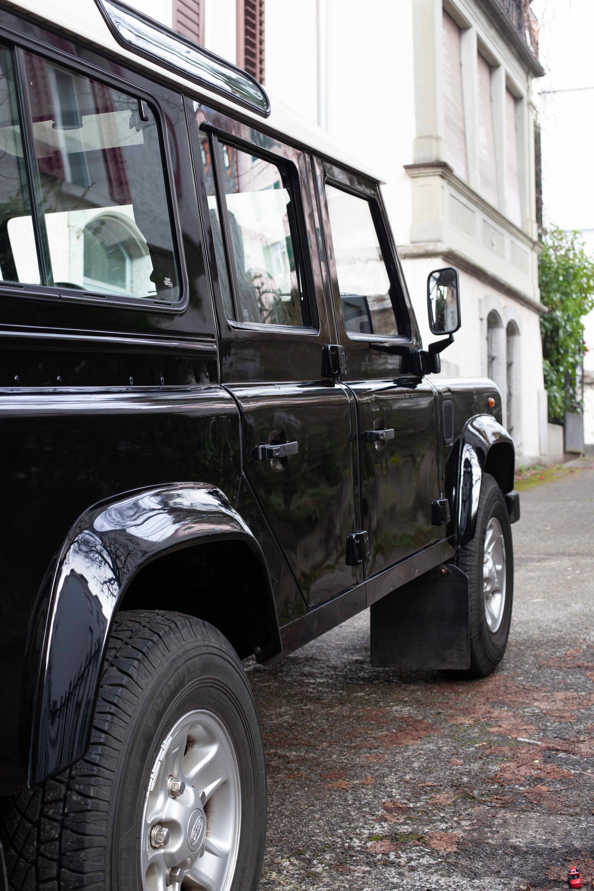 LAND ROVER Defender 110 Td5 - autark mit Solarpanels-image-3