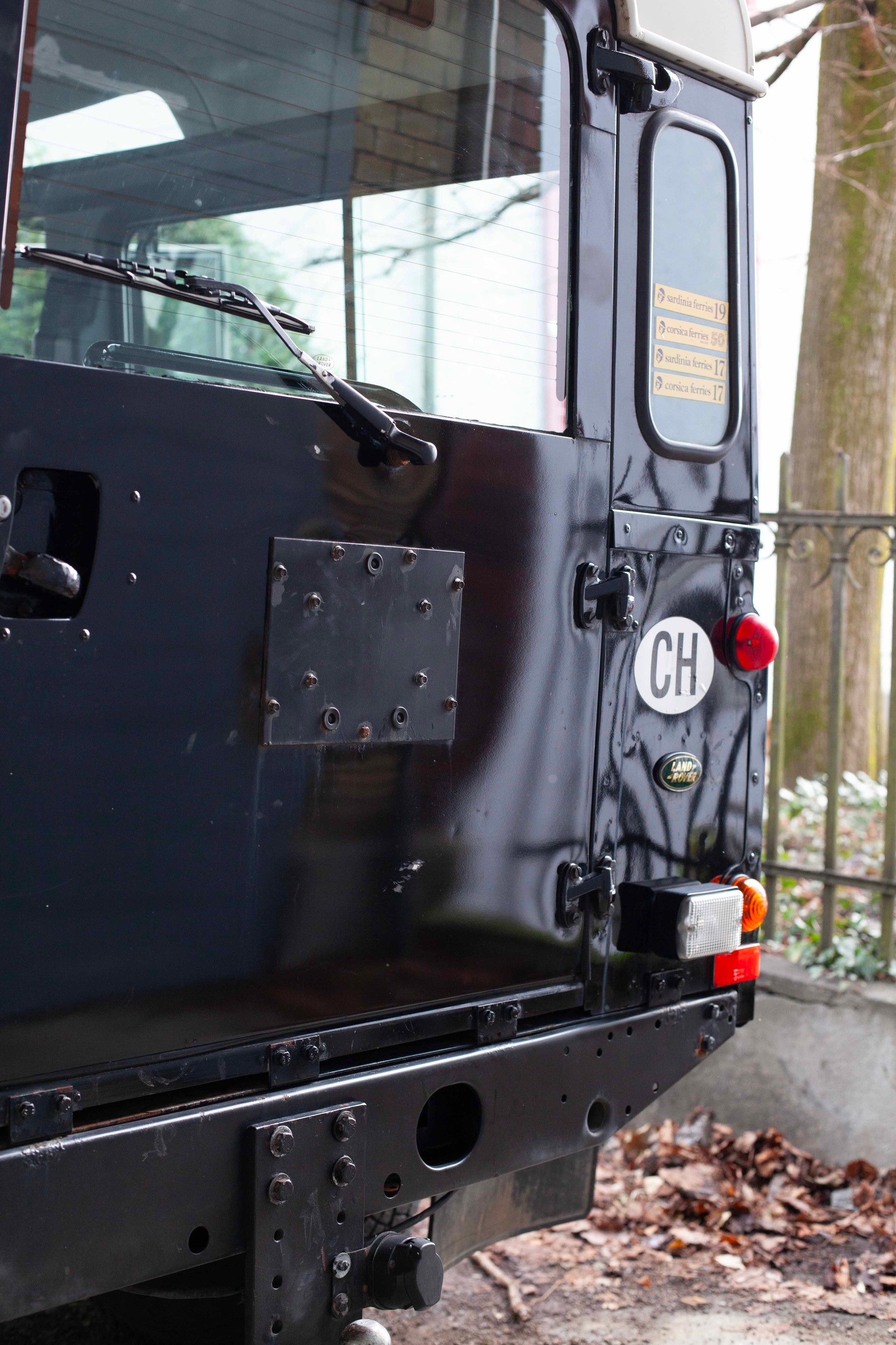 LAND ROVER Defender 110 Td5 - autark mit Solarpanels-image-9