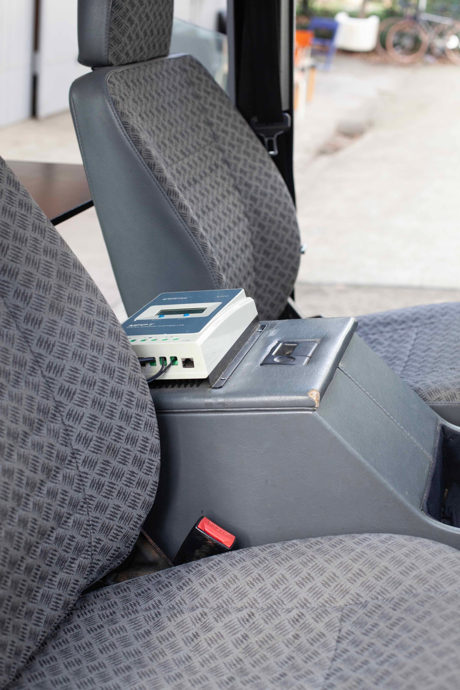 LAND ROVER Defender 110 Td5 - autark mit Solarpanels-image-10