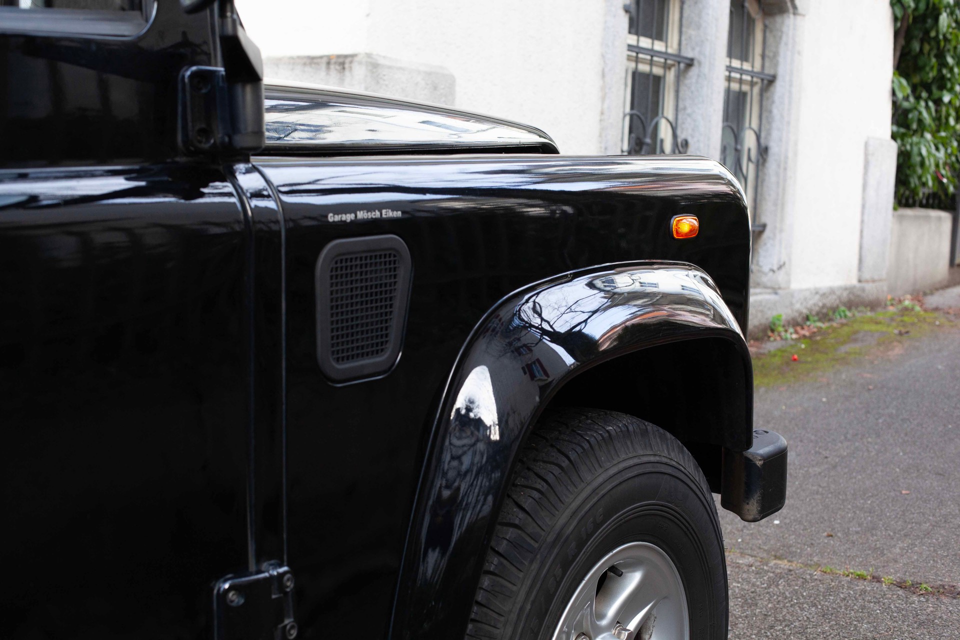 LAND ROVER Defender 110 Td5 - autark mit Solarpanels-image-7