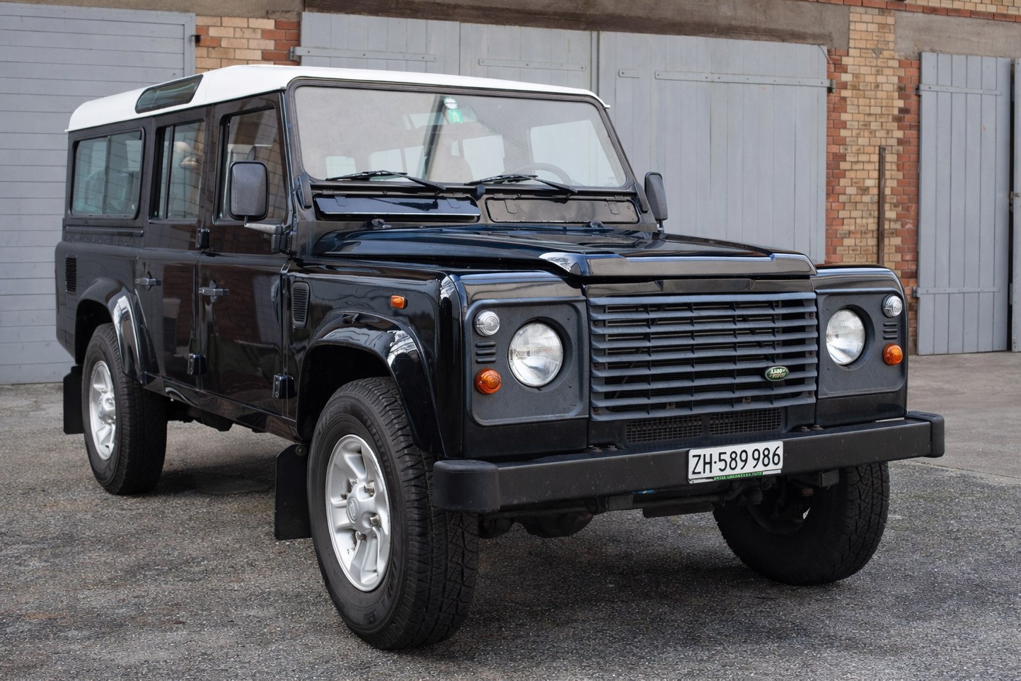 LAND ROVER Defender 110 Td5 - autark mit Solarpanels-image-1