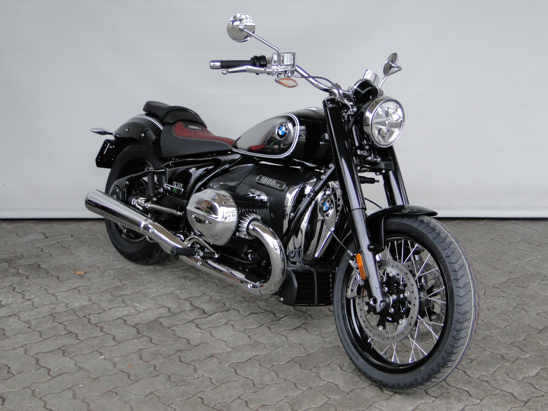 BMW R 18 0.9% Leasing* und 5 Jahre Garantie-showroom-element-2