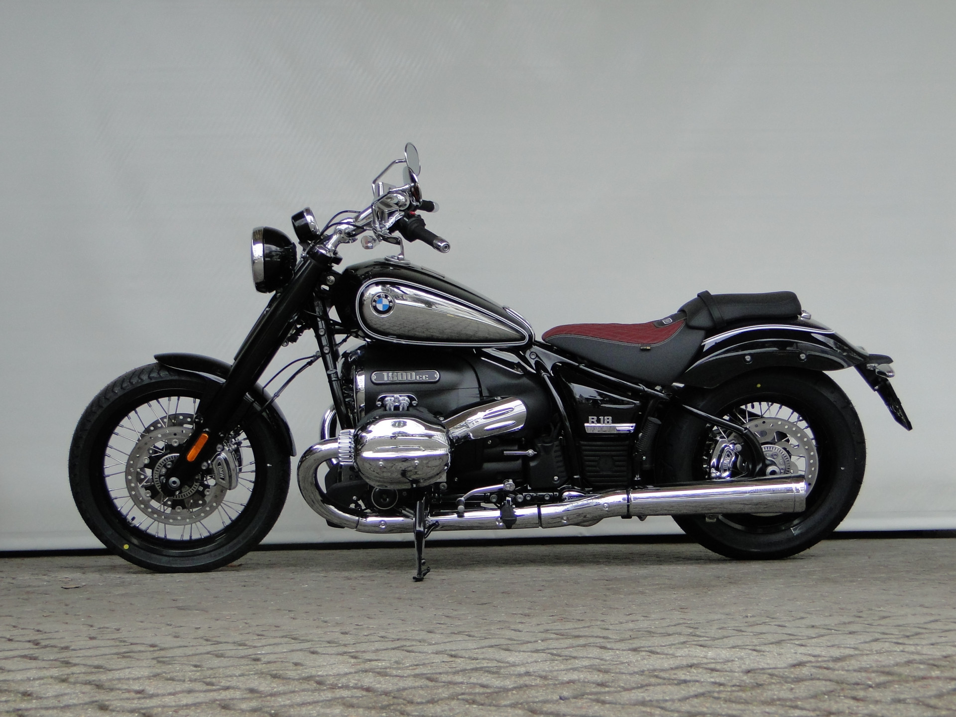 BMW R 18 0.9% Leasing* und 5 Jahre Garantie-showroom-element-1