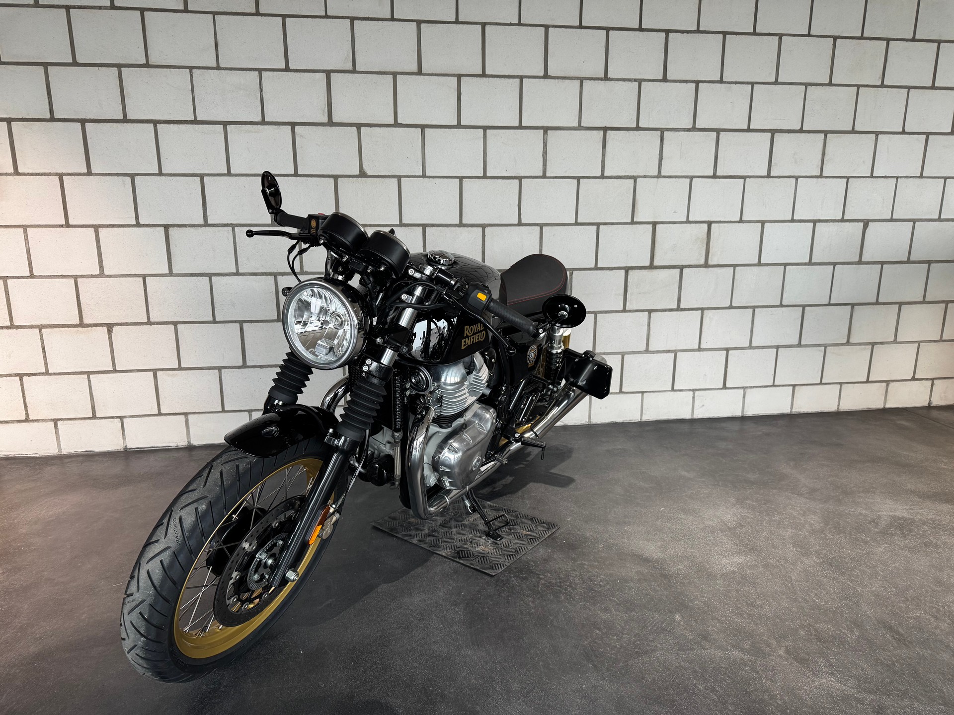 ROYAL ENFIELD Continental GT 650 Custom-showroom-element-2