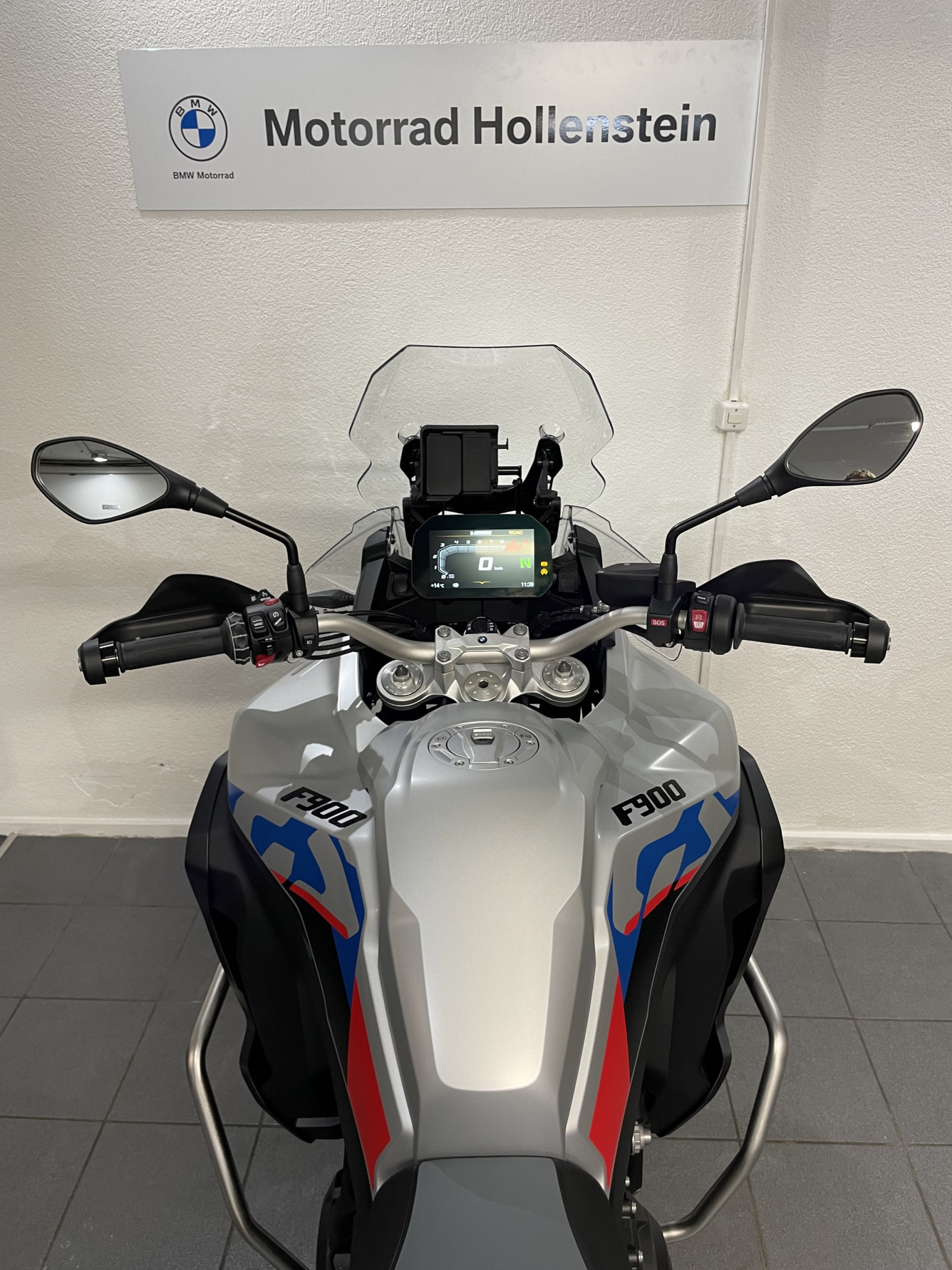 BMW F 900 GS Adventure-image-2