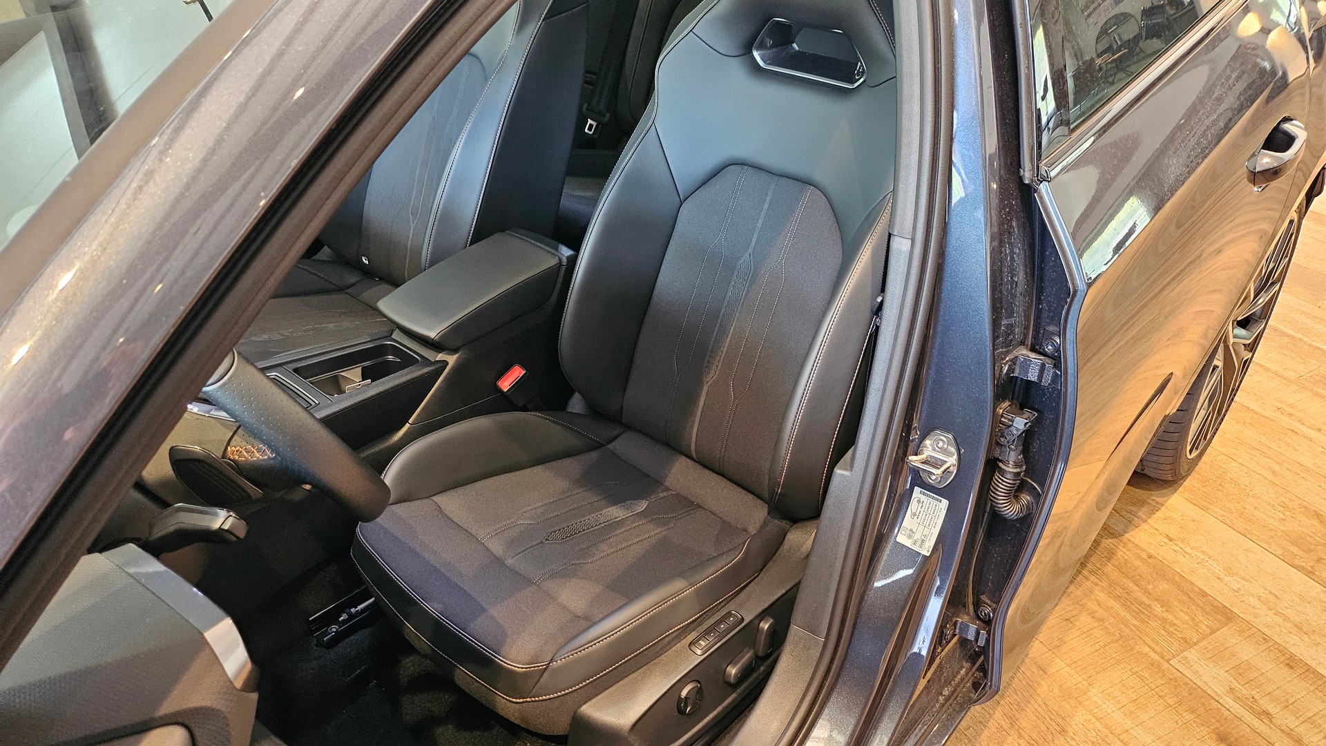 CUPRA LEON ST 2.0 TSI VZ DSG 4Drive-image-25