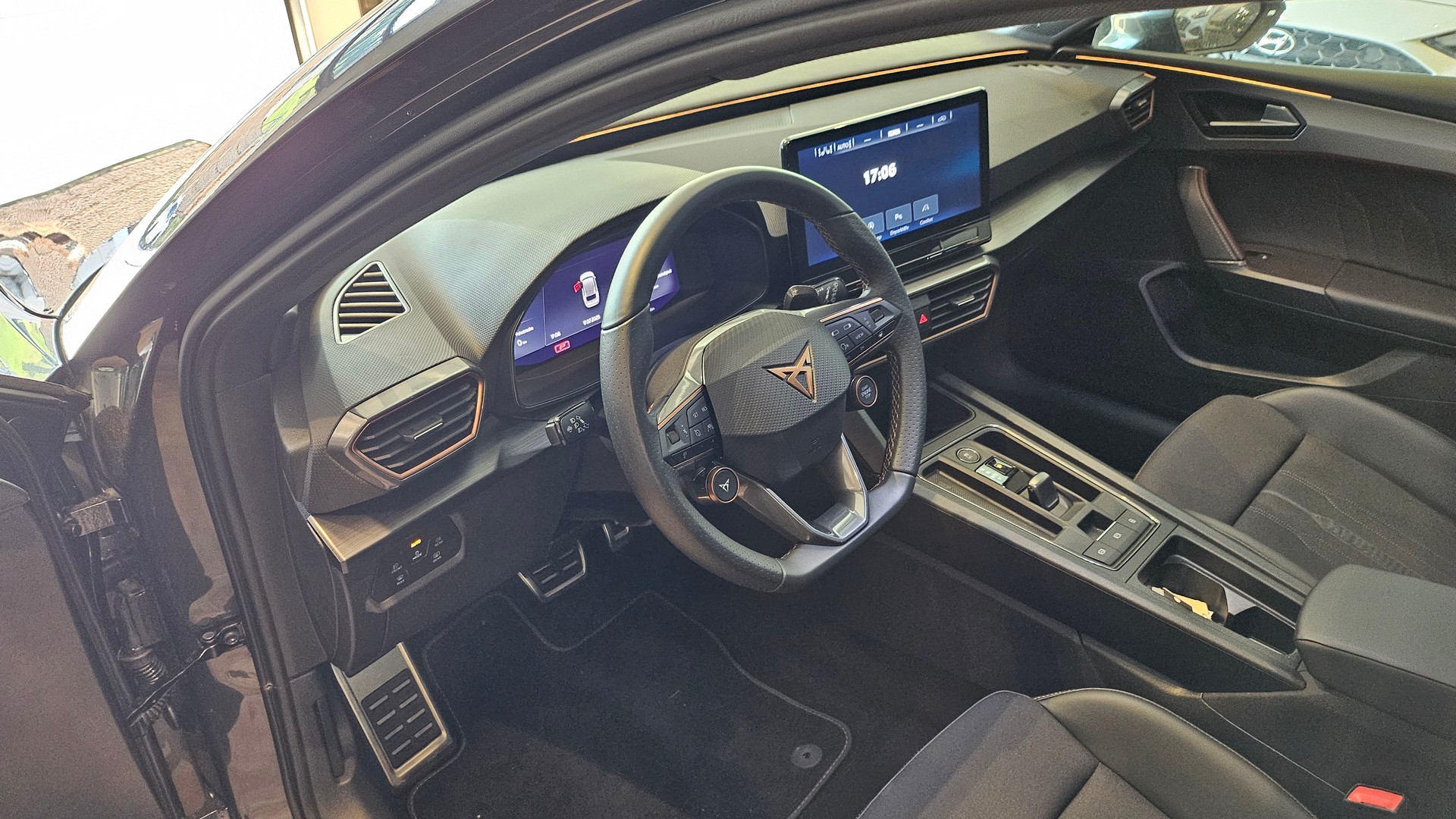 CUPRA LEON ST 2.0 TSI VZ DSG 4Drive-image-24