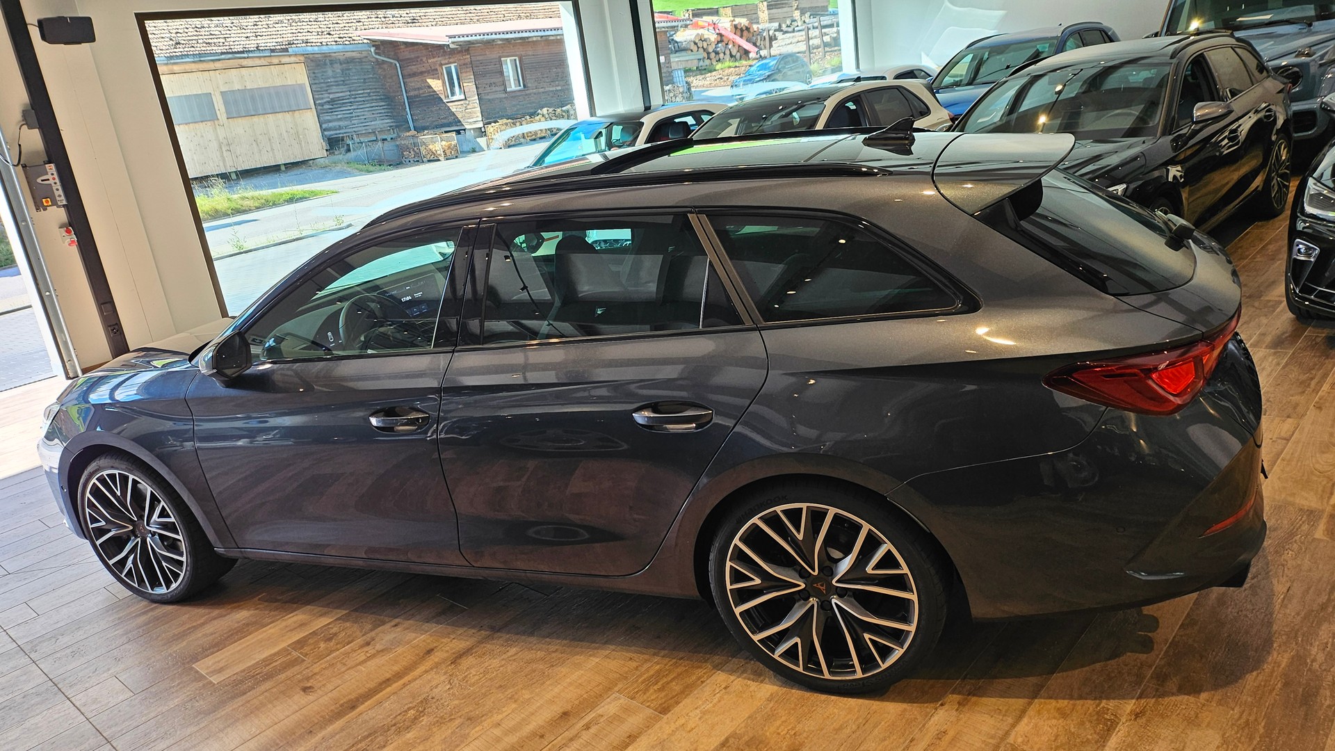 CUPRA LEON ST 2.0 TSI VZ DSG 4Drive-image-14