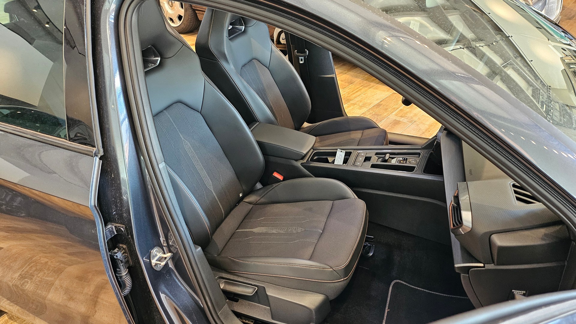 CUPRA LEON ST 2.0 TSI VZ DSG 4Drive-image-17