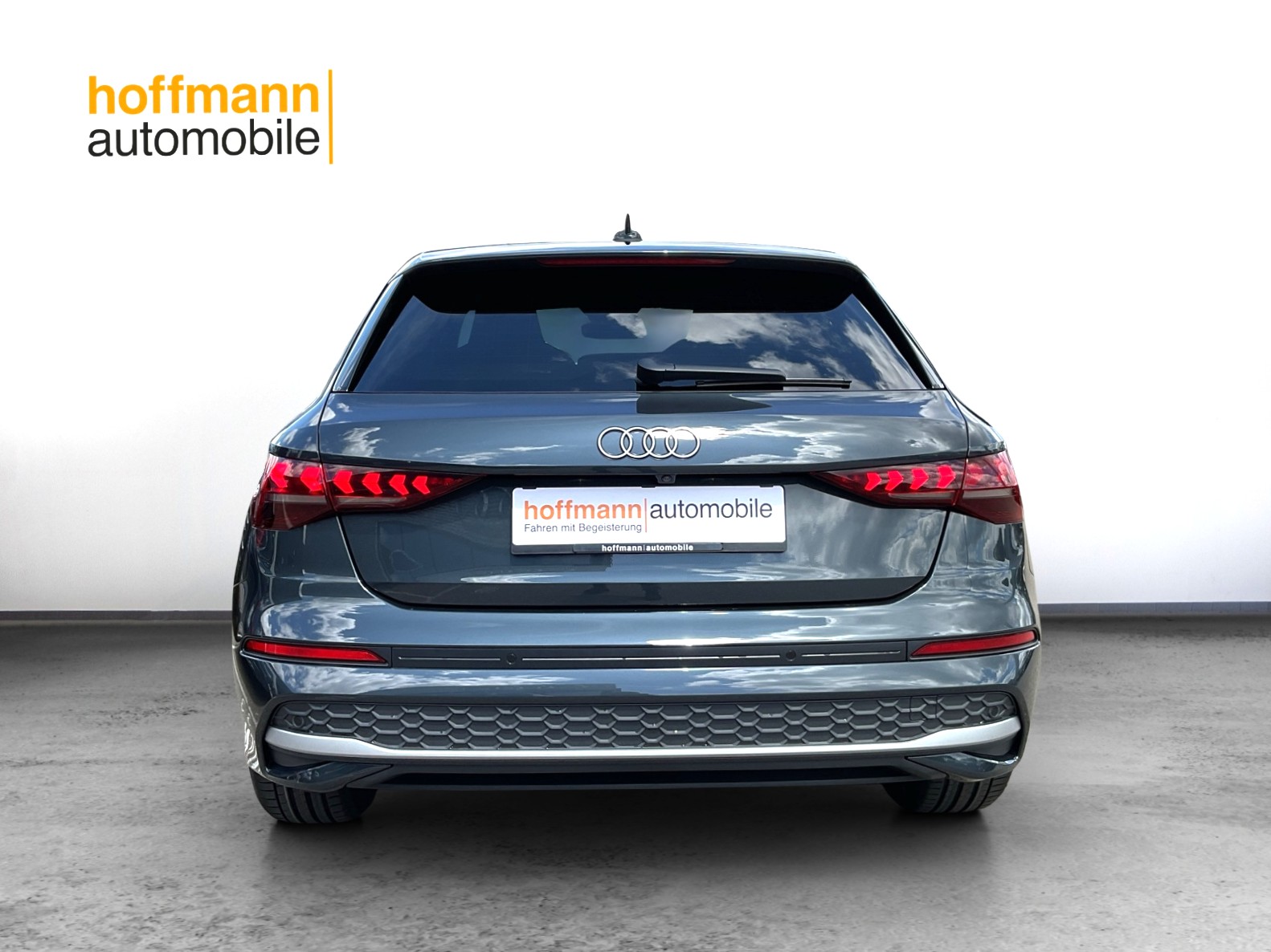 AUDI A3 Sportback 35 TFSI Attraction S-tronic-image-4