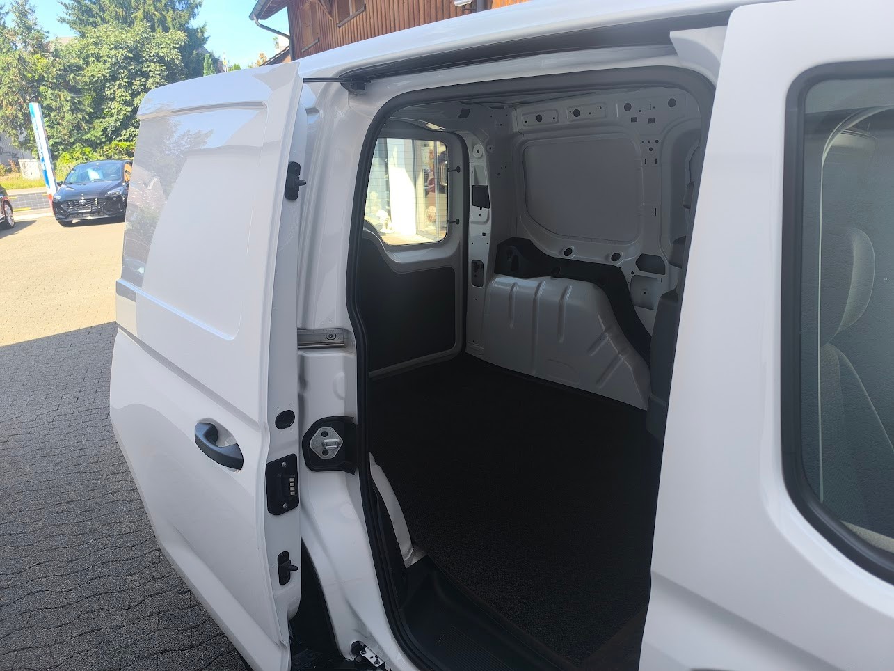 VW Caddy Cargo 2.0TDI DSG-image-8