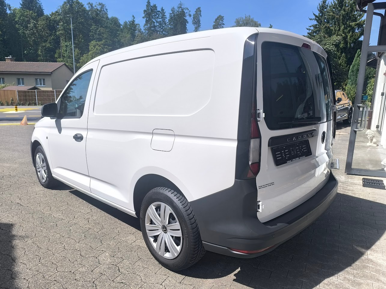 VW Caddy Cargo 2.0TDI DSG-image-1