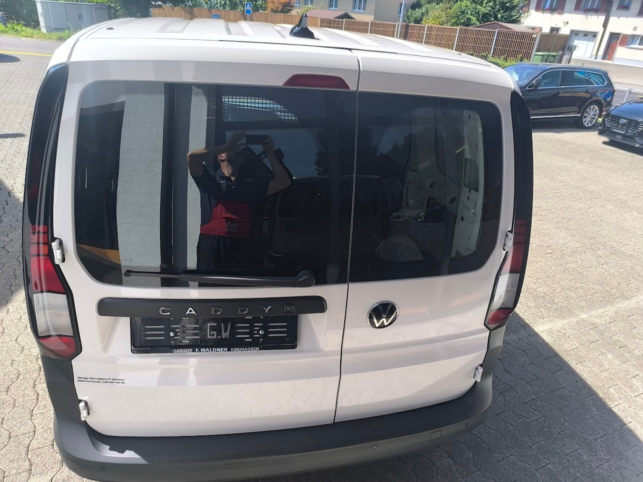 VW Caddy Cargo 2.0TDI DSG-image-2
