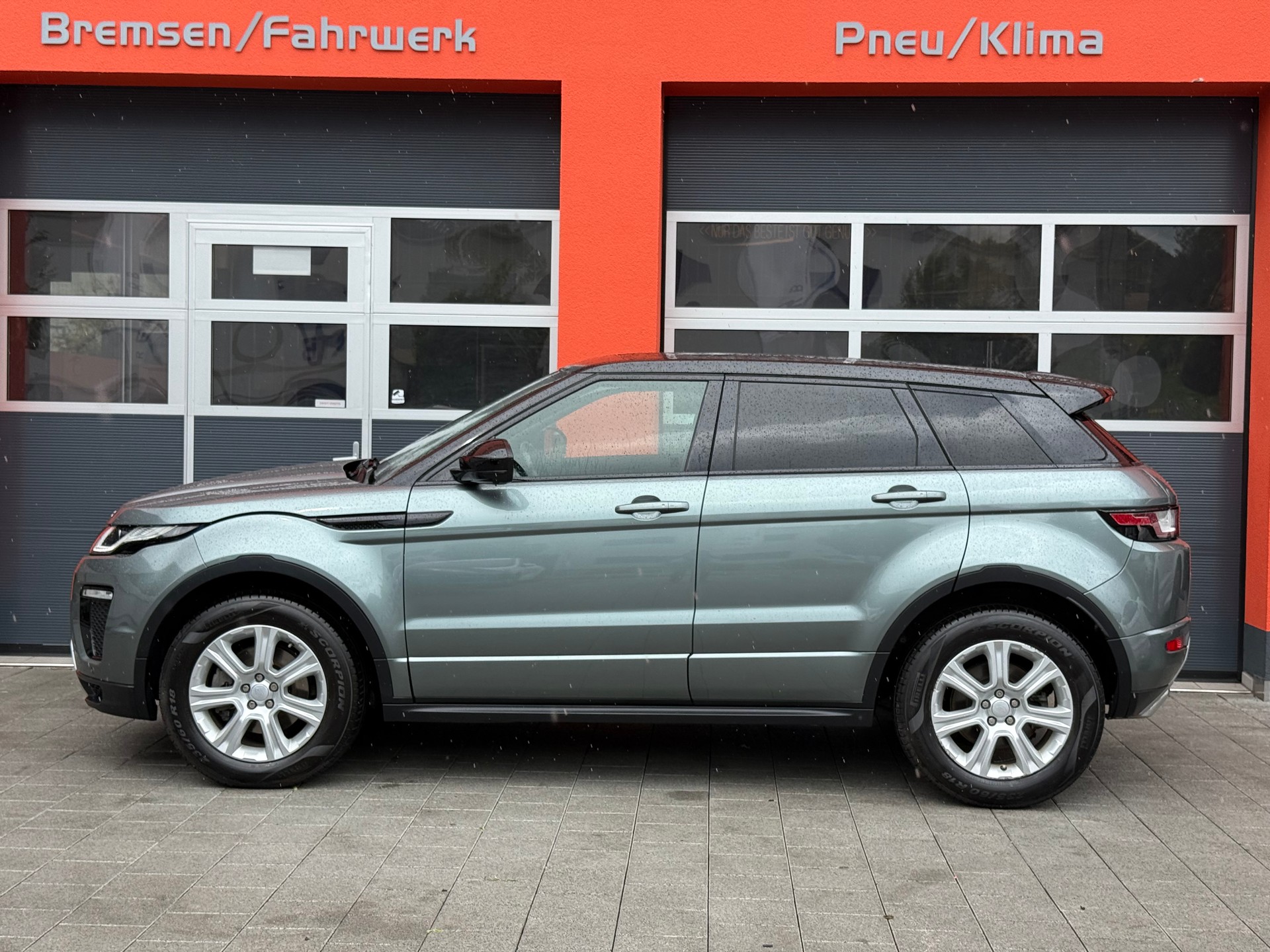 LAND ROVER Range Rover Evoque 2.0 Si4 HSE Dynamic AT9-image-1