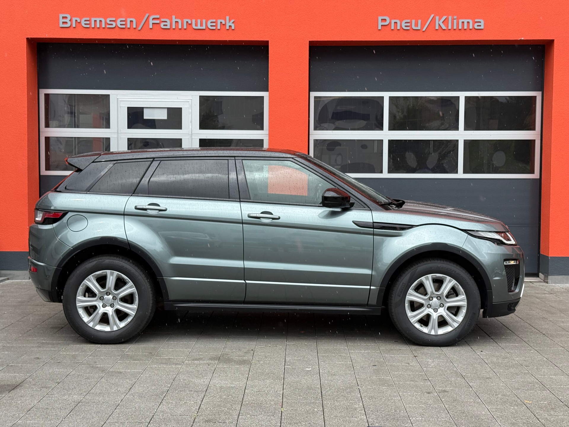 LAND ROVER Range Rover Evoque 2.0 Si4 HSE Dynamic AT9-image-3