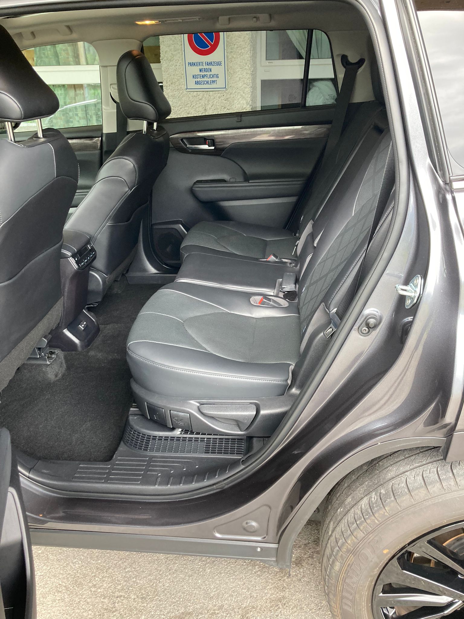TOYOTA Highlander 2.5 HSD Premium e-CVT-image-2