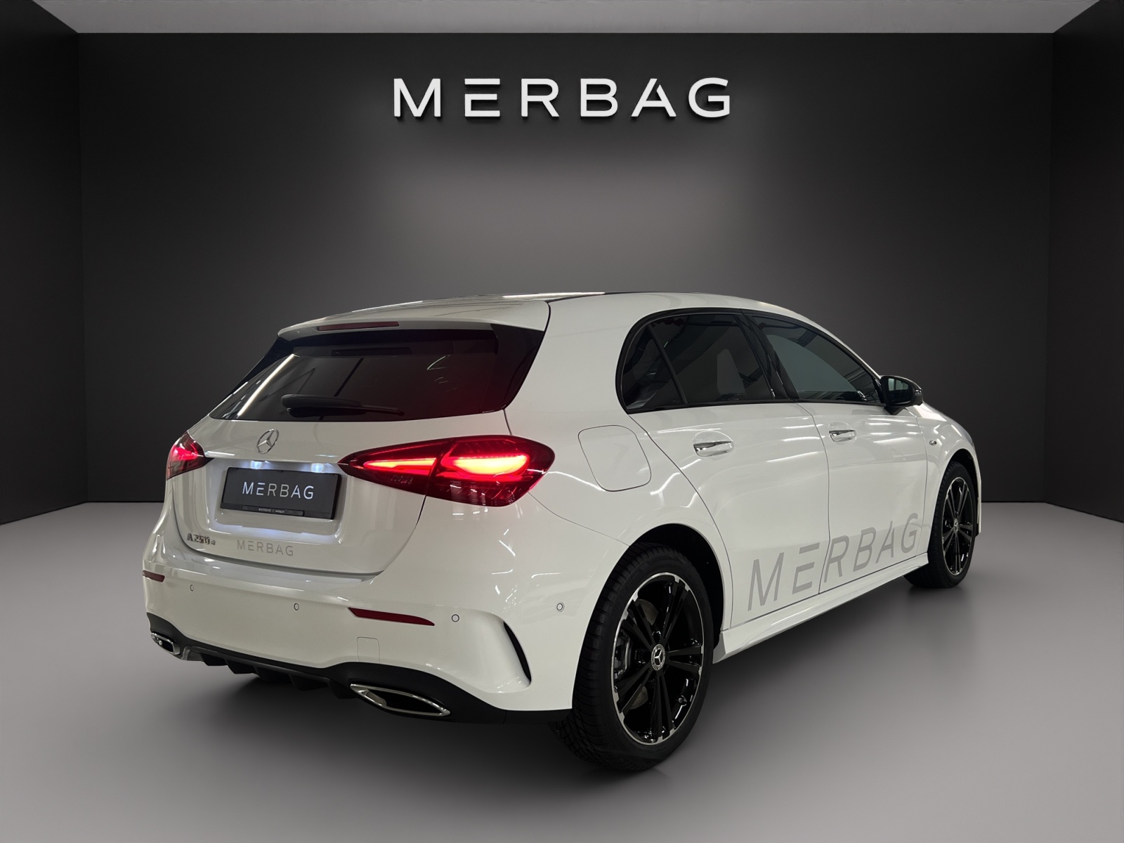 MERCEDES-BENZ A 250 e EQ Star 8G-DCT-image-5