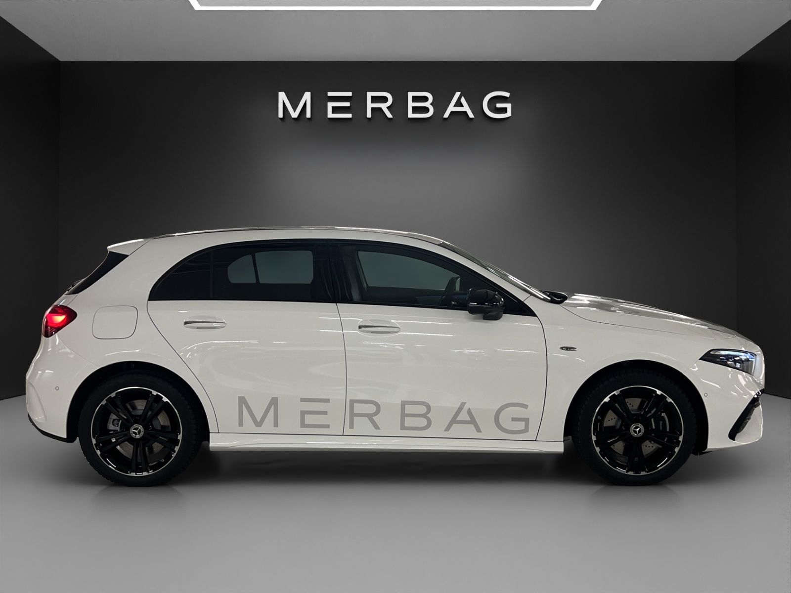 MERCEDES-BENZ A 250 e EQ Star 8G-DCT-image-4