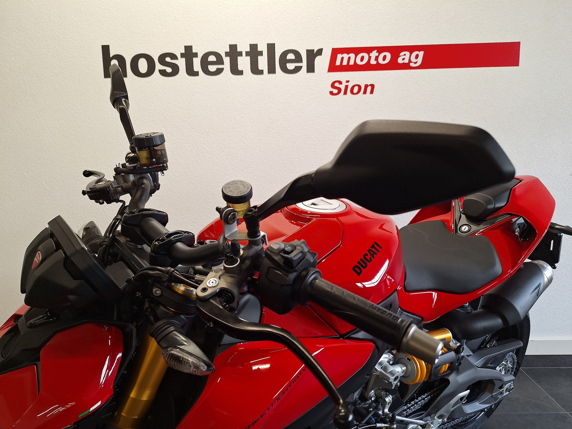 DUCATI Streetfighter V2 S-showroom-element-1