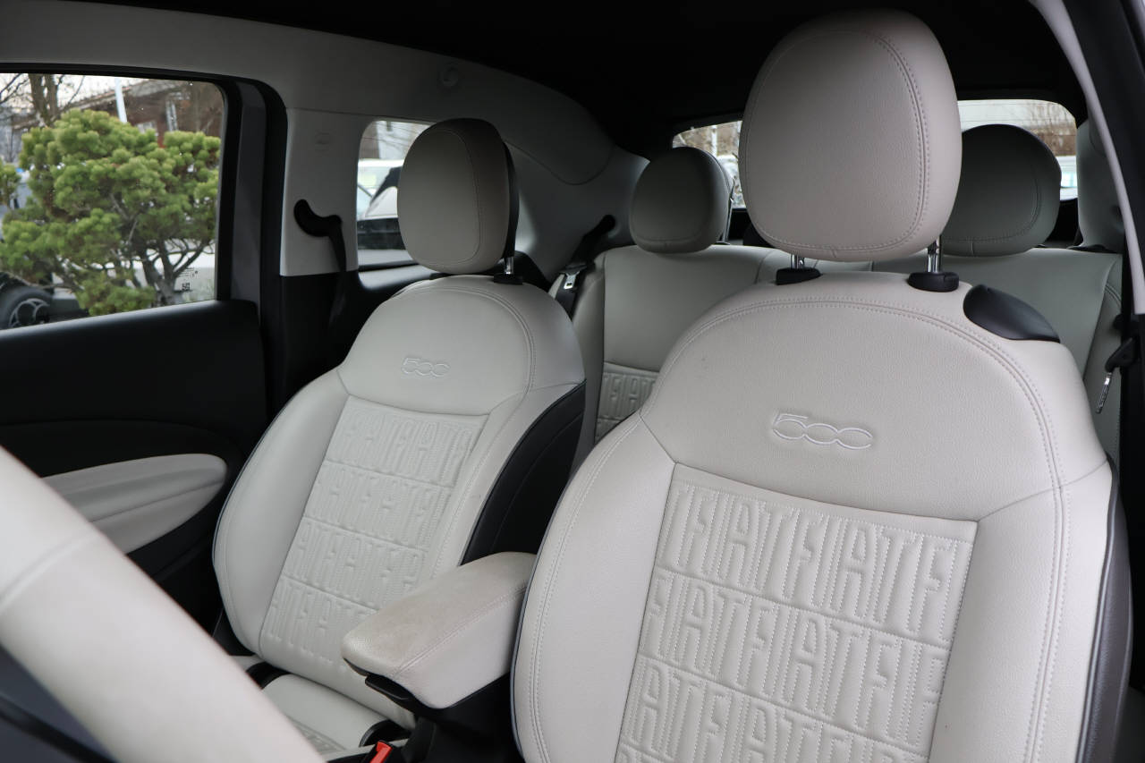 FIAT 500 Cabrio La Prima-image-11