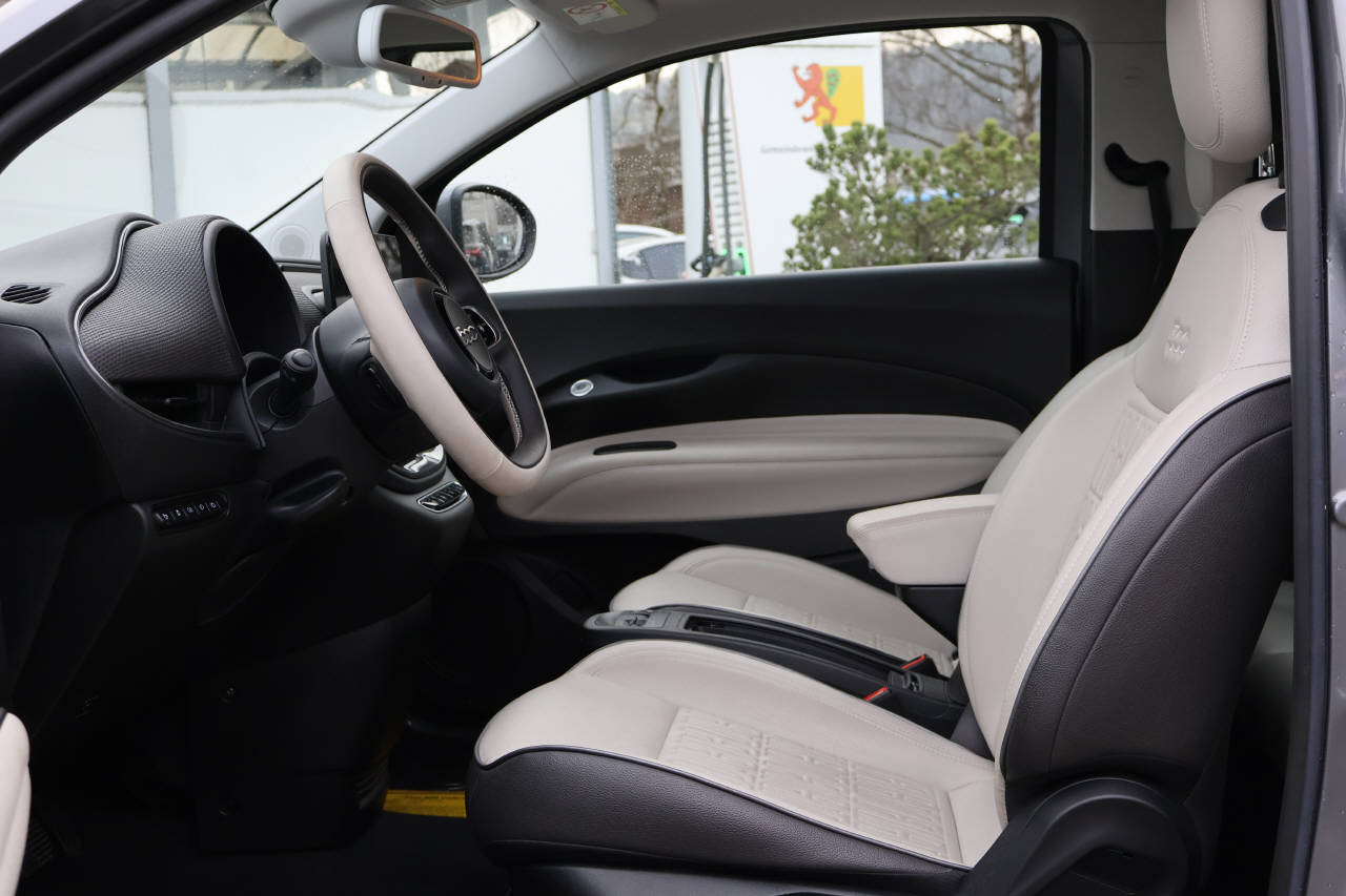 FIAT 500 Cabrio La Prima-image-10