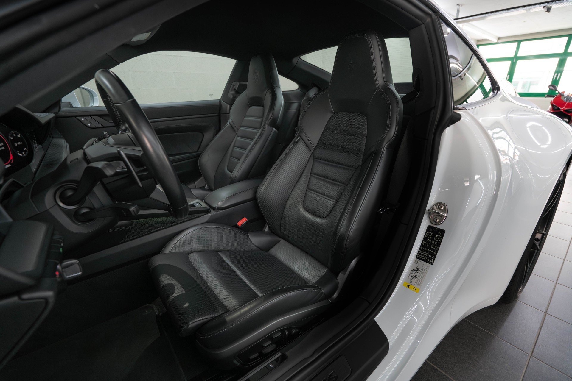 PORSCHE 911 Carrera 4 GTS PDK-image-10