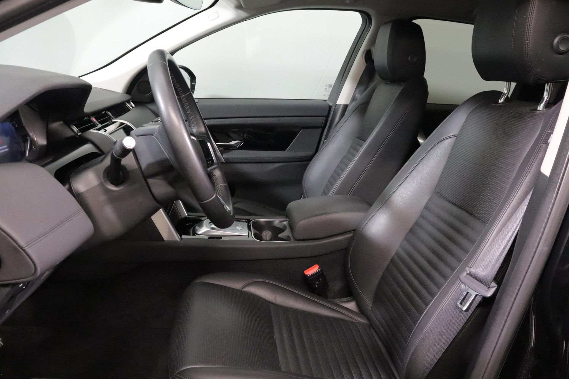 LAND ROVER Discovery Sport 2.0 SD4 200 SE-image-2
