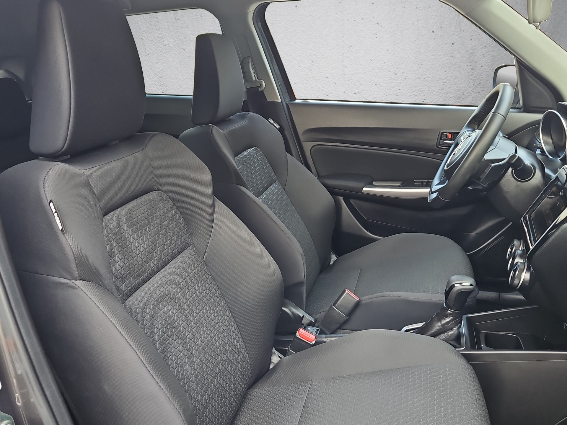 SUZUKI Swift 1.2i Swiss Edition Top Hybrid-image-21