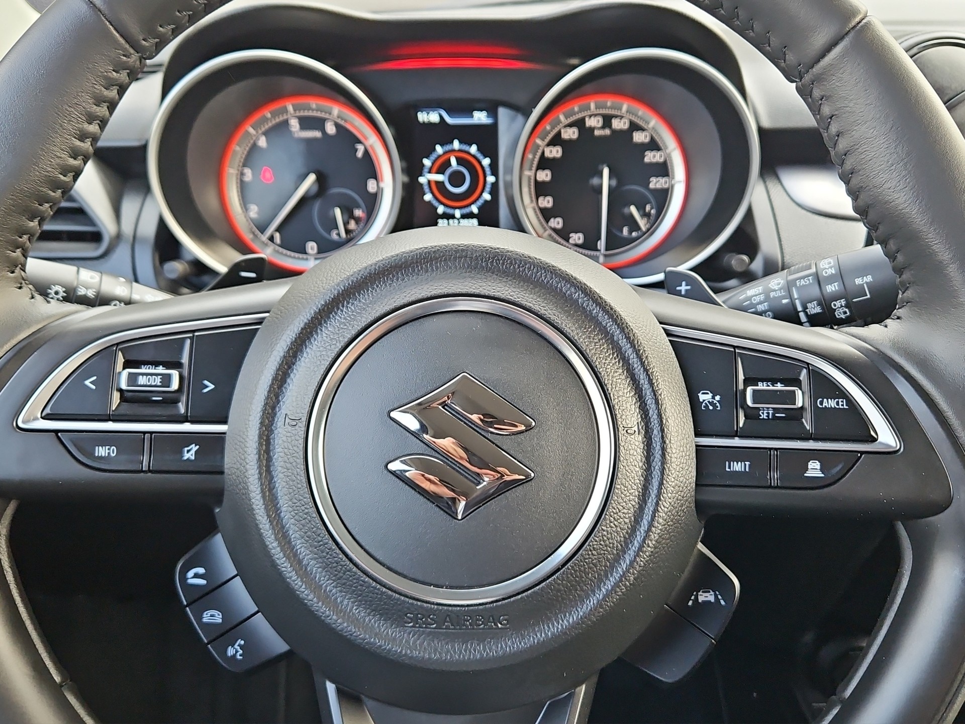 SUZUKI Swift 1.2i Swiss Edition Top Hybrid-image-13