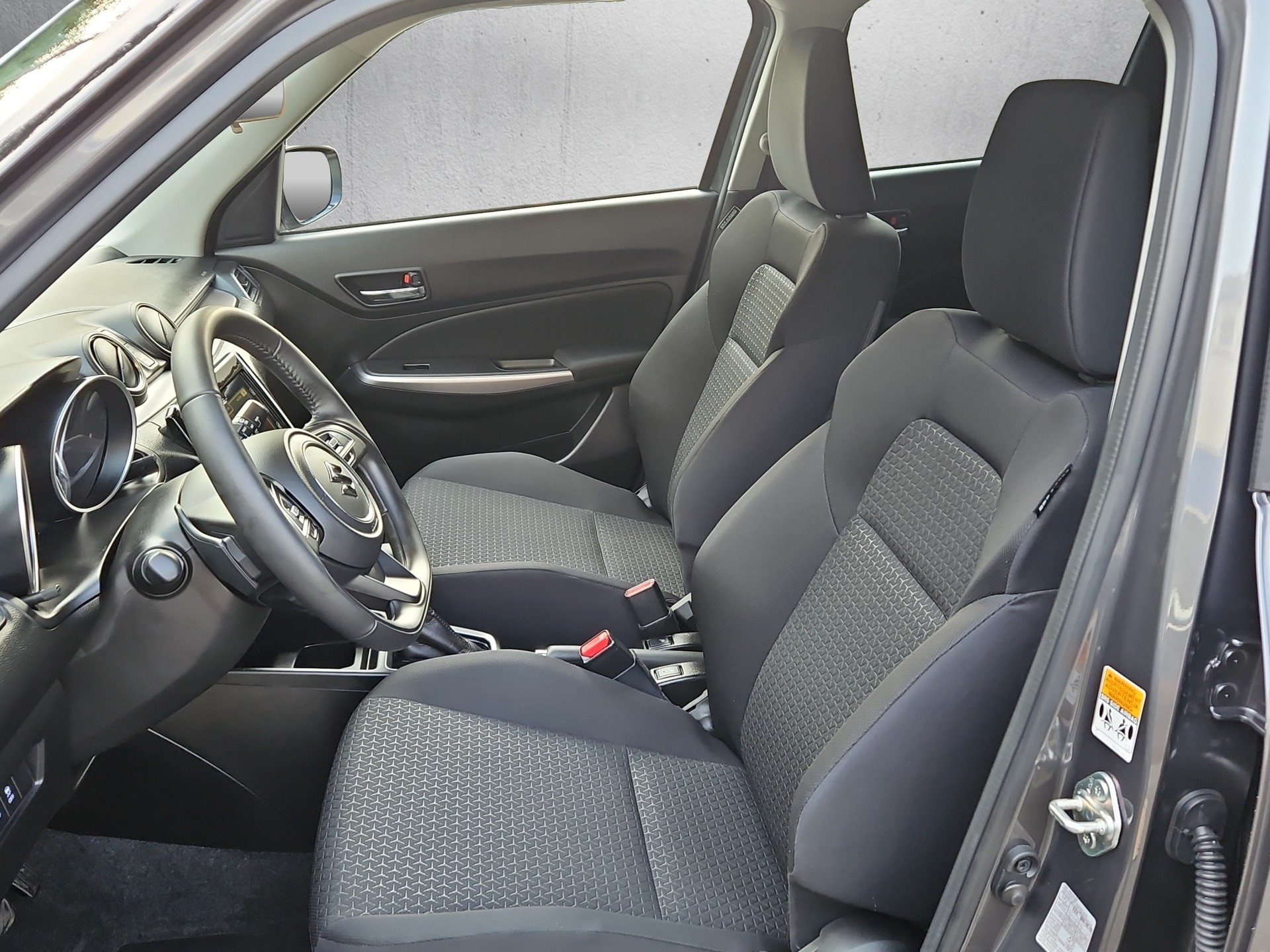 SUZUKI Swift 1.2i Swiss Edition Top Hybrid-image-8