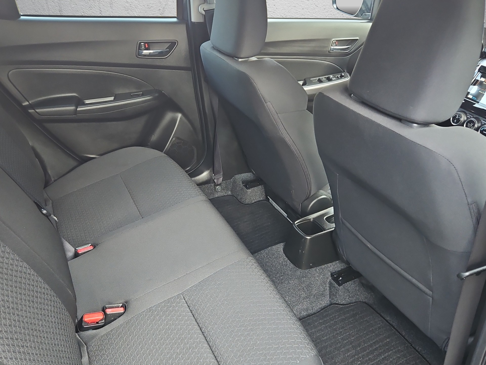 SUZUKI Swift 1.2i Swiss Edition Top Hybrid-image-22