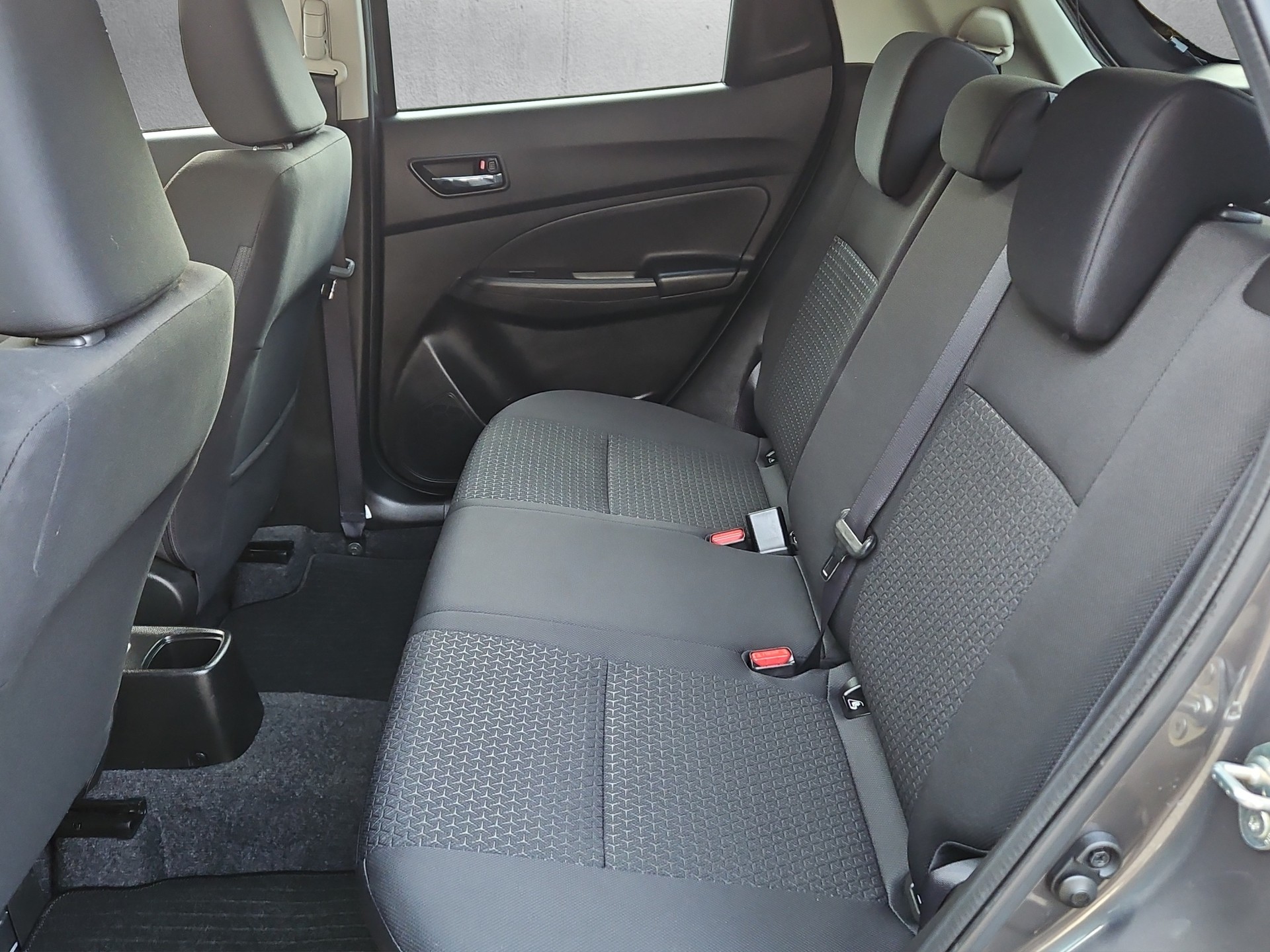 SUZUKI Swift 1.2i Swiss Edition Top Hybrid-image-10