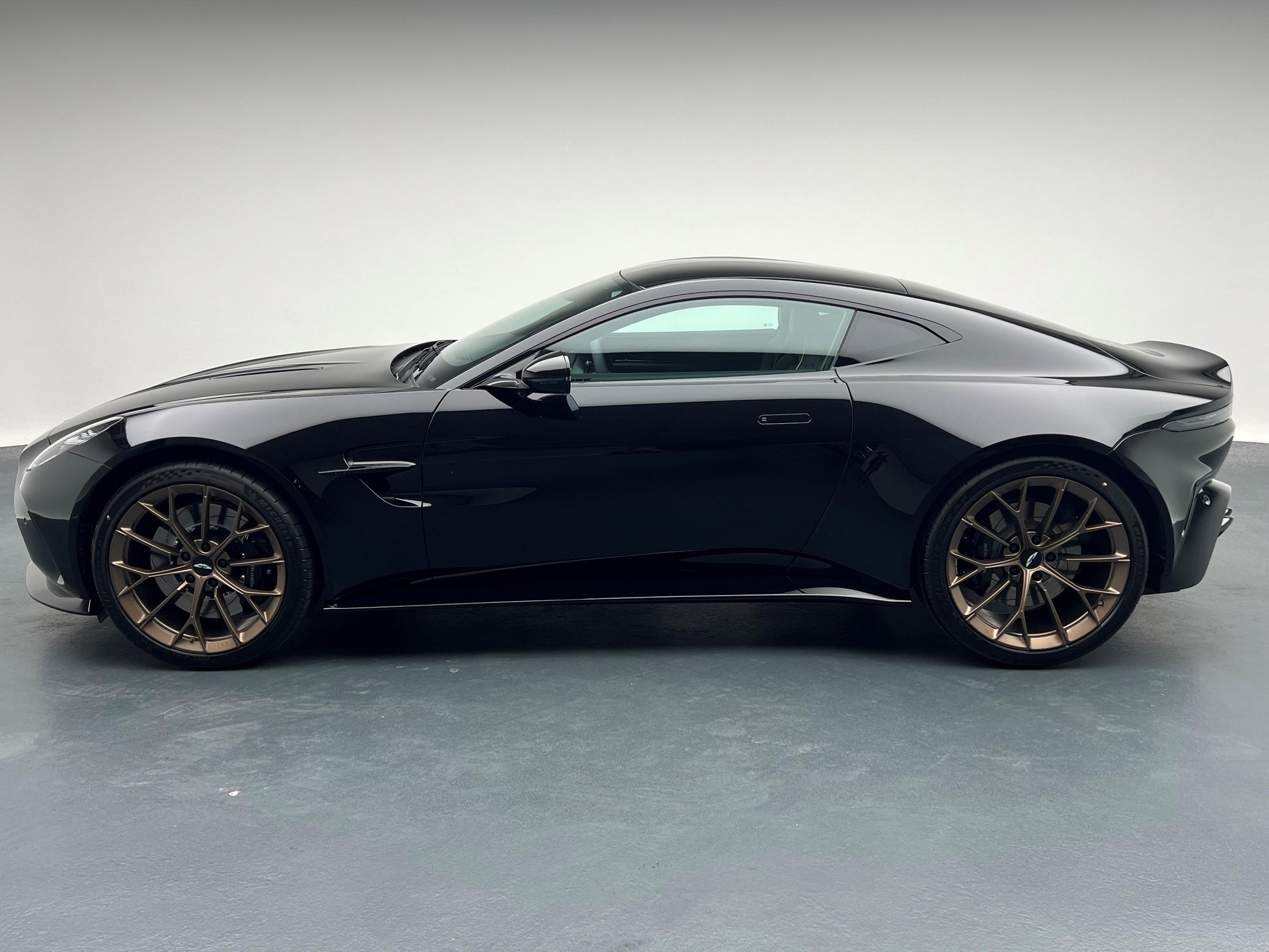 ASTON MARTIN V8 Vantage Coupé 4.0 V8 Bi-Turbo-image-1