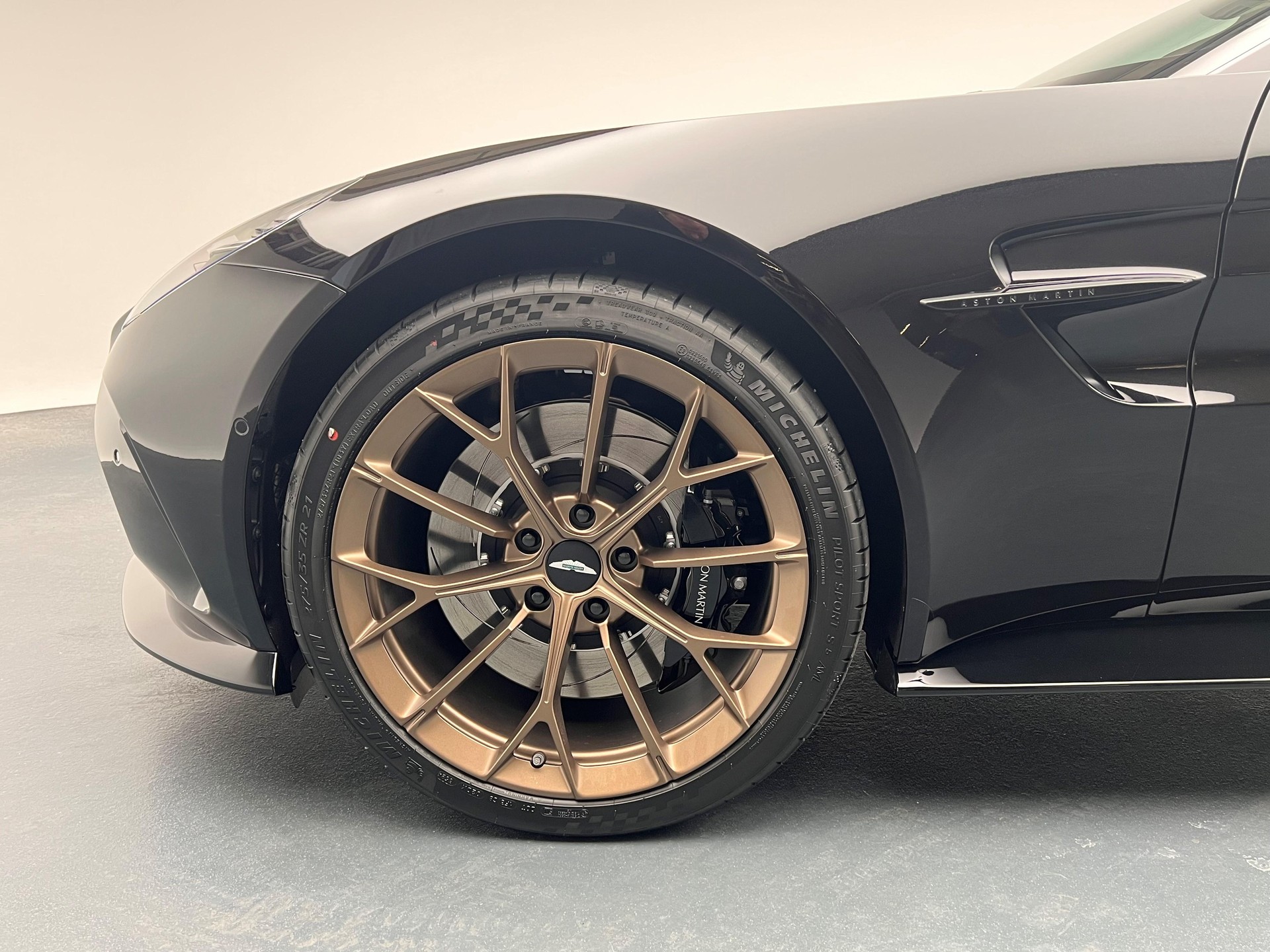 ASTON MARTIN V8 Vantage Coupé 4.0 V8 Bi-Turbo-image-12