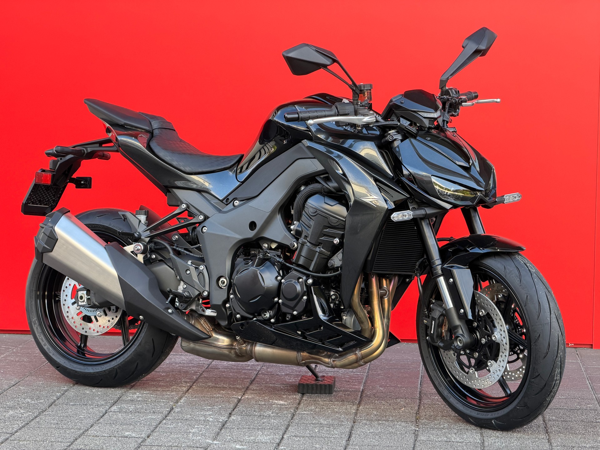 KAWASAKI Z1100-showroom-element-1