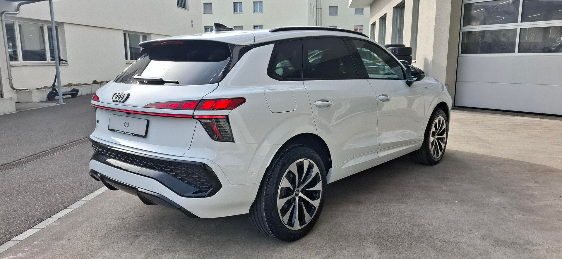 AUDI Q3 SUV 110 kW TFSI S tronic-image-4