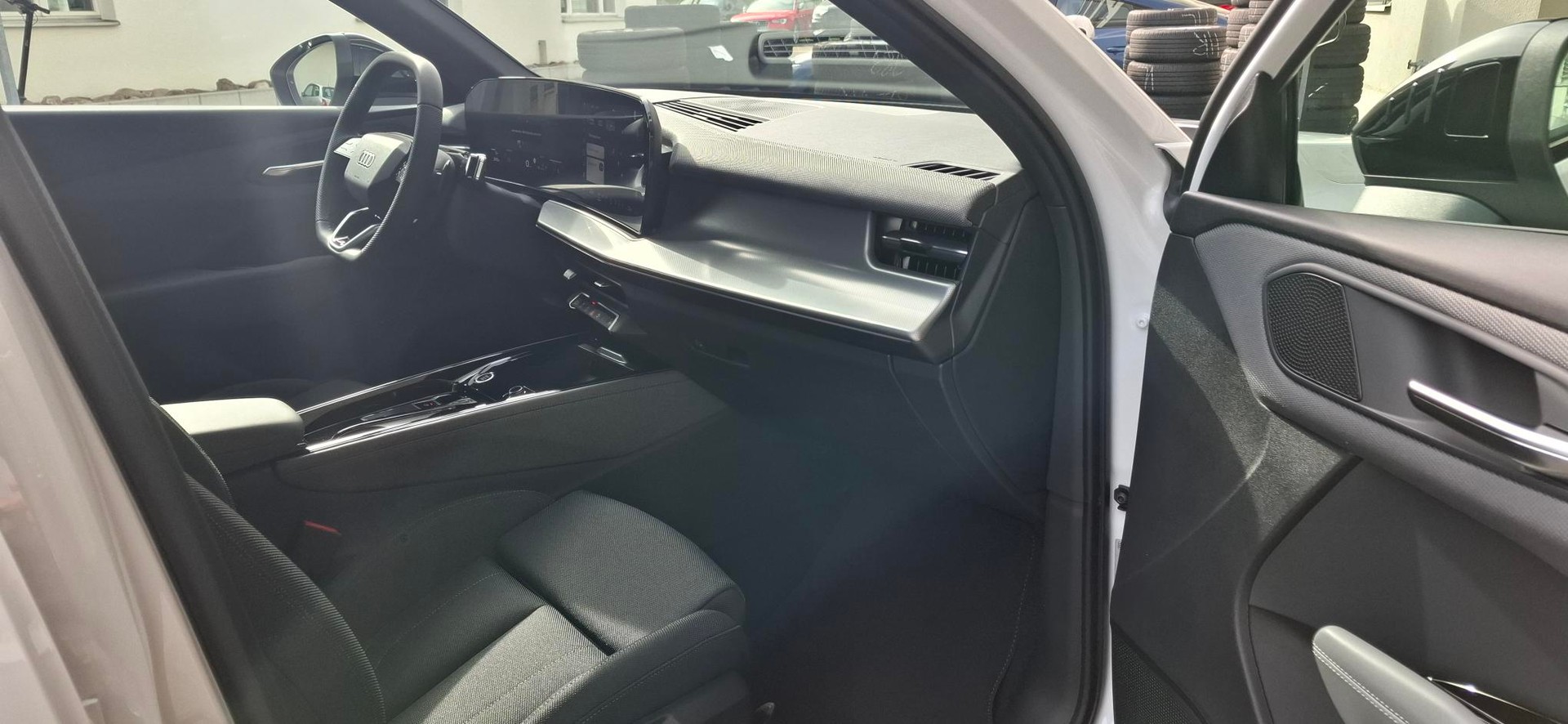 AUDI Q3 SUV 110 kW TFSI S tronic-image-8