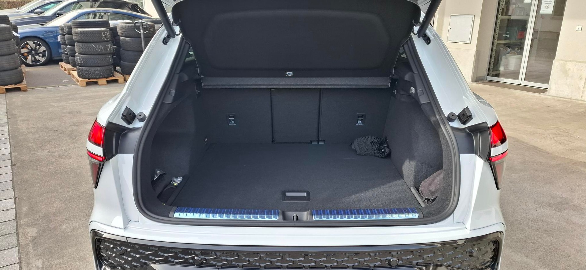 AUDI Q3 SUV 110 kW TFSI S tronic-image-11