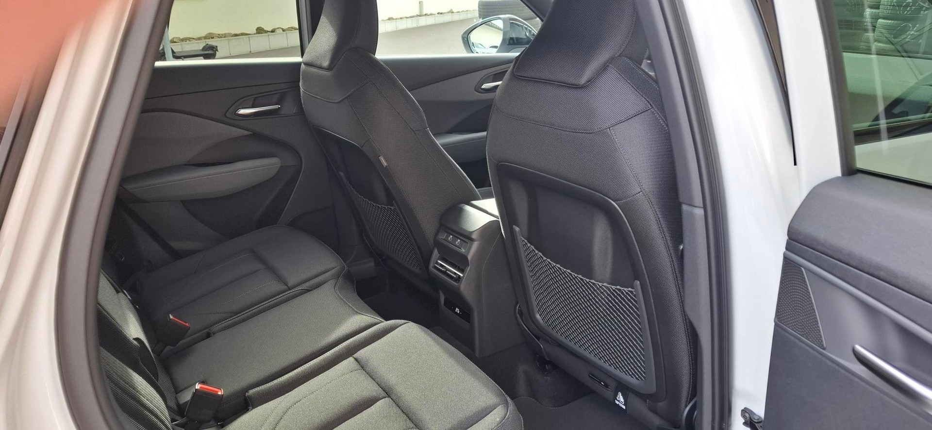 AUDI Q3 SUV 110 kW TFSI S tronic-image-9