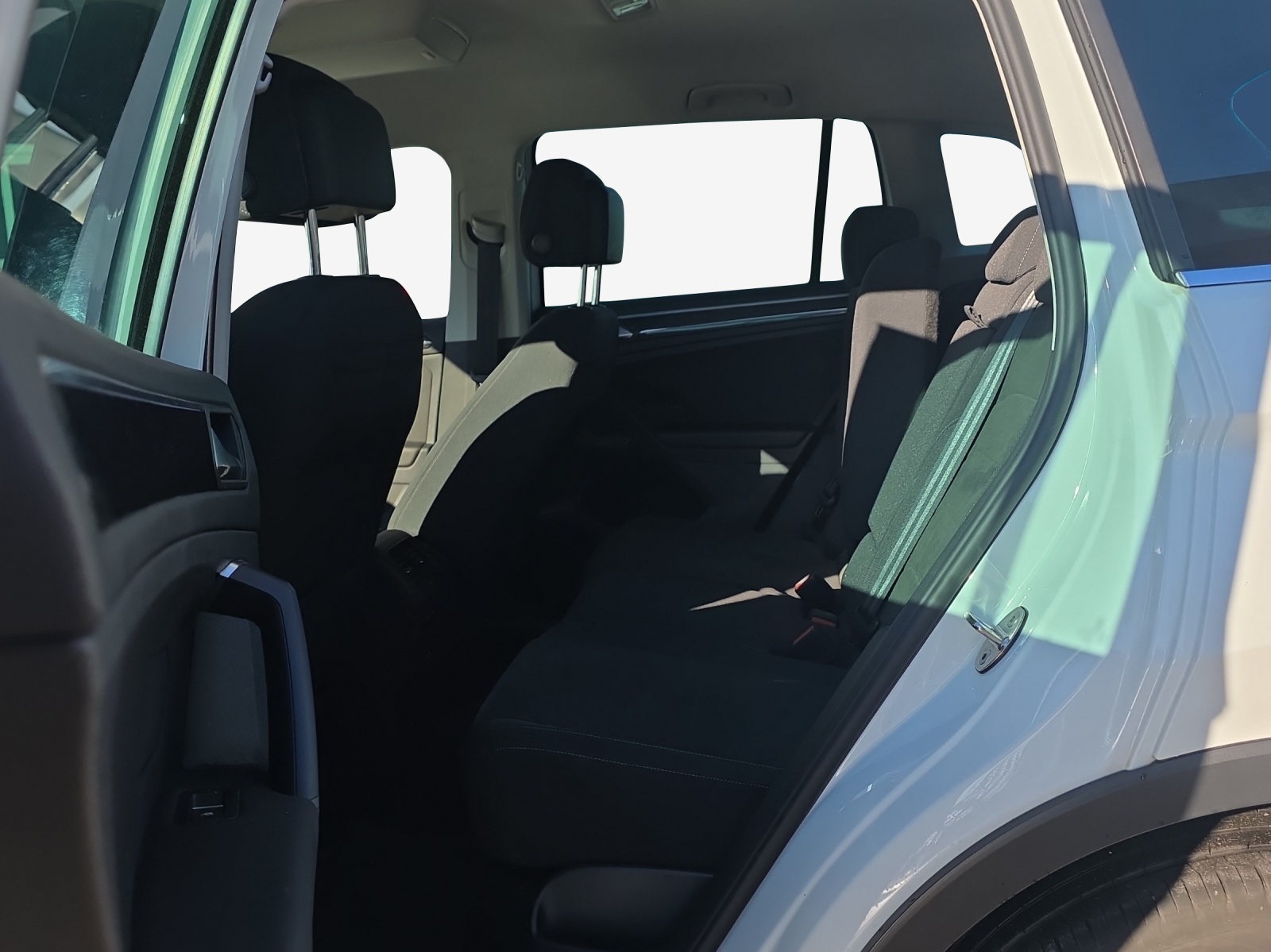 VW Tiguan 2.0 TDI SCR Elegance 4Motion DSG-image-11