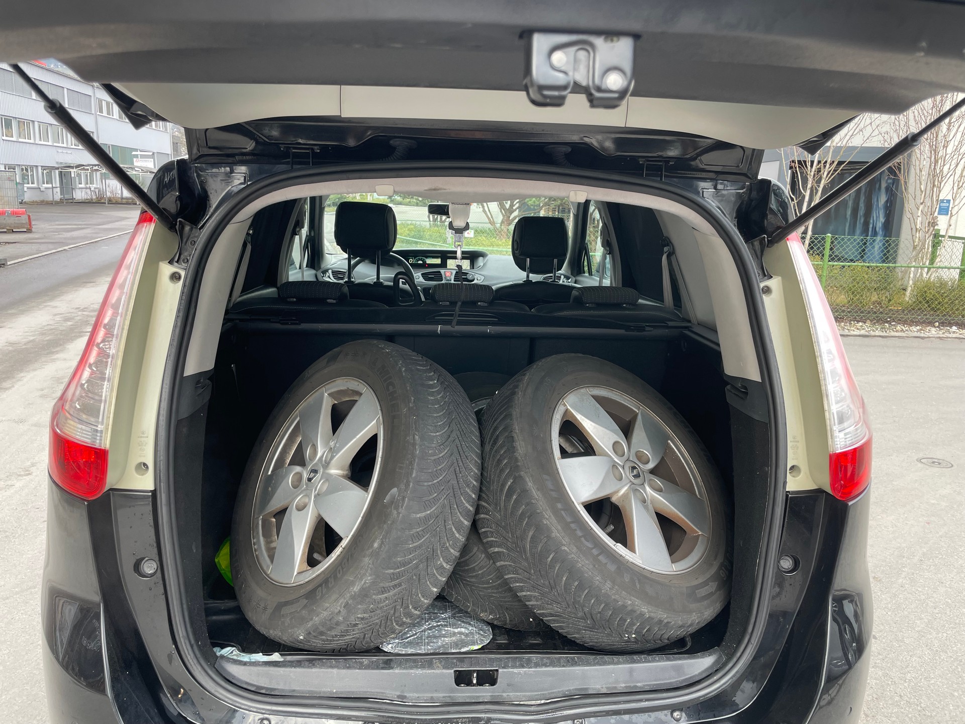 RENAULT Grand Scénic 1.5 dCi Bose EDC-image-8
