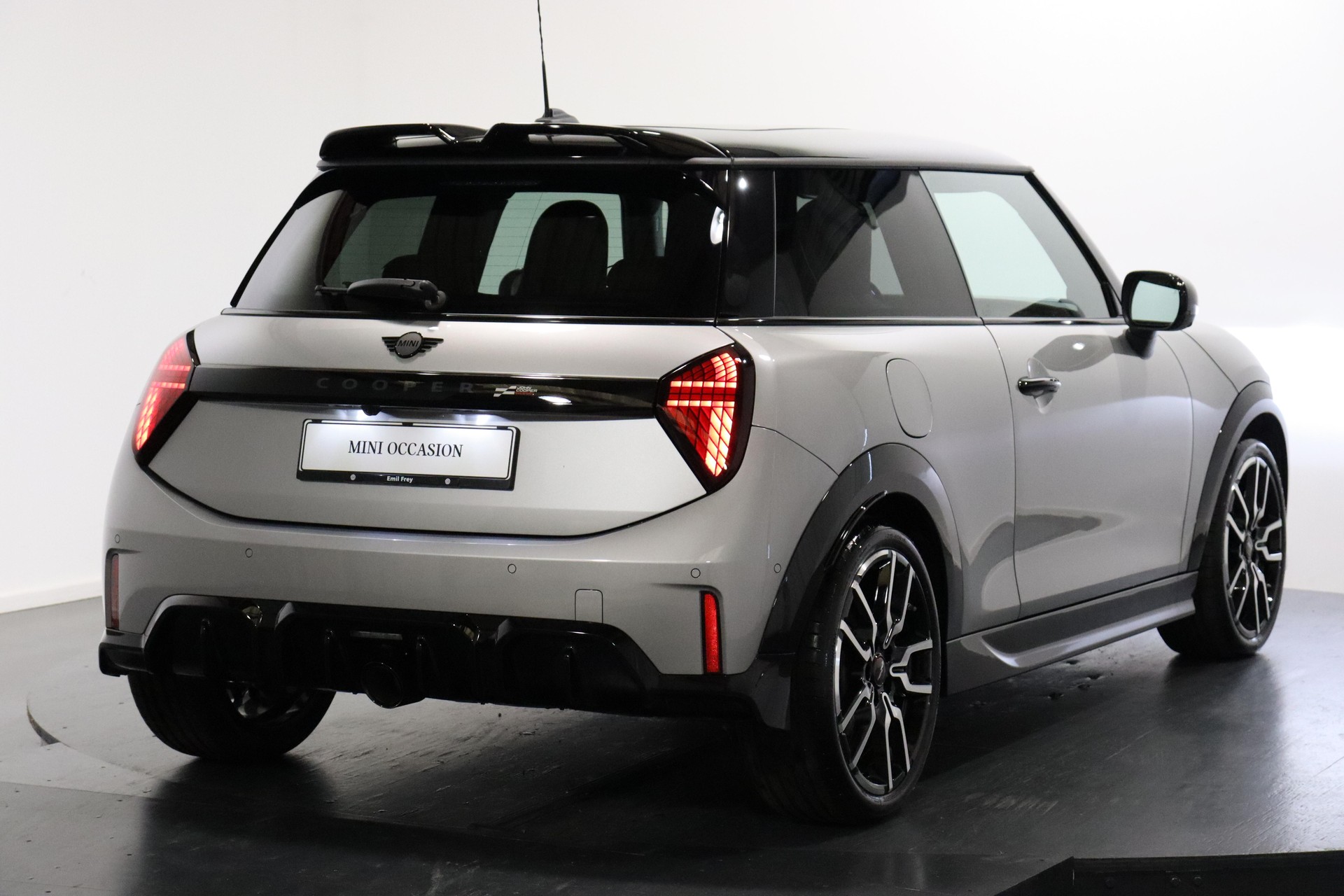 MINI F66 2.0i John Cooper Works-image-2