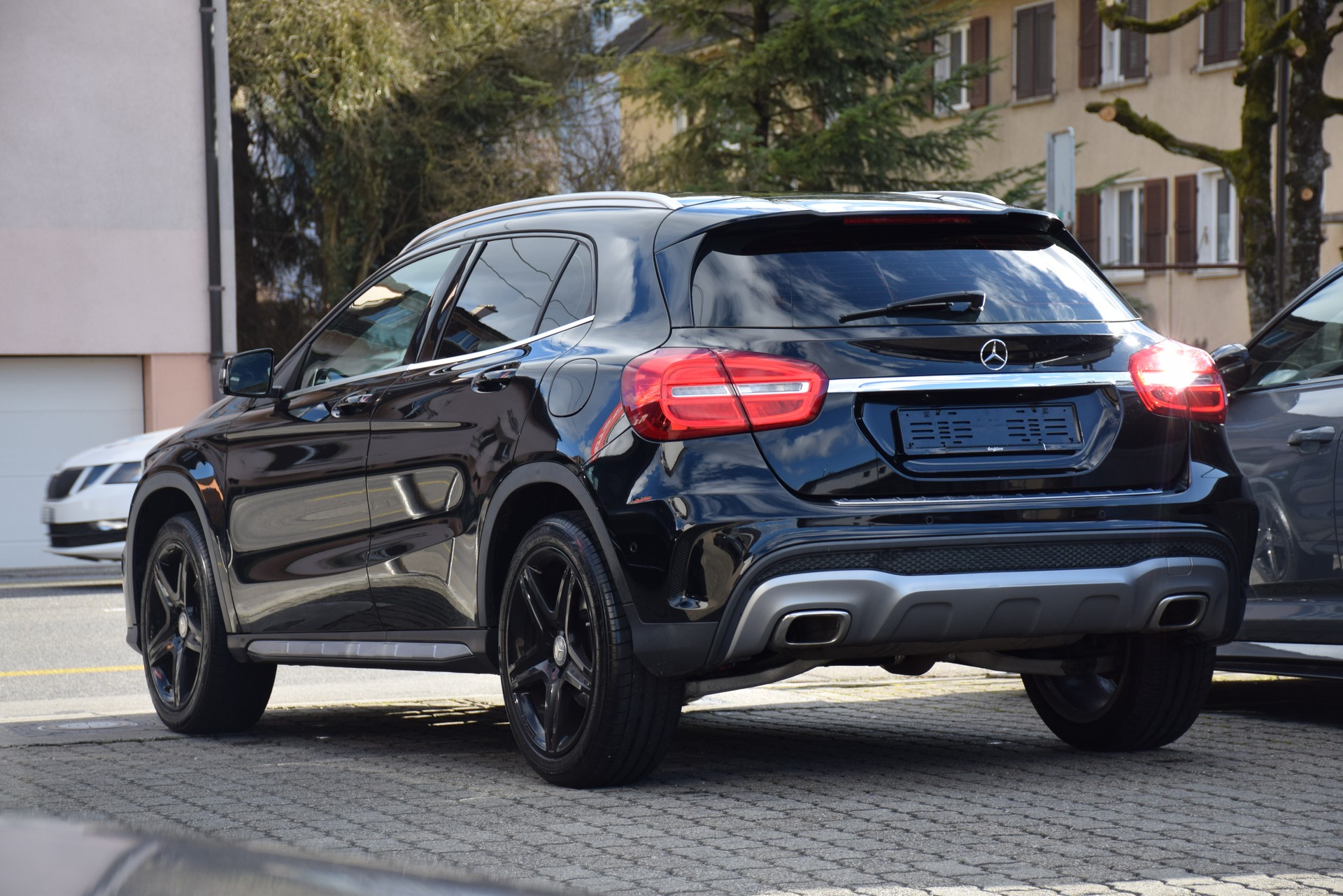 MERCEDES-BENZ GLA 200 AMG Line 7G-DCT-image-7