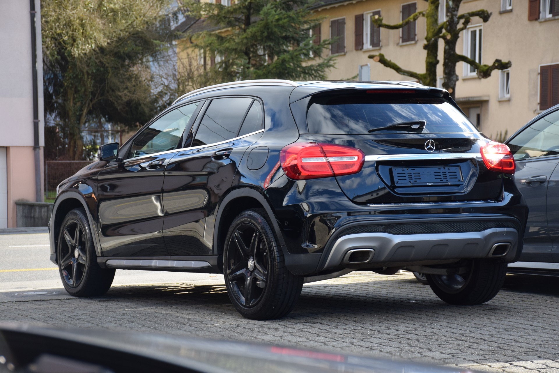 MERCEDES-BENZ GLA 200 AMG Line 7G-DCT-image-6
