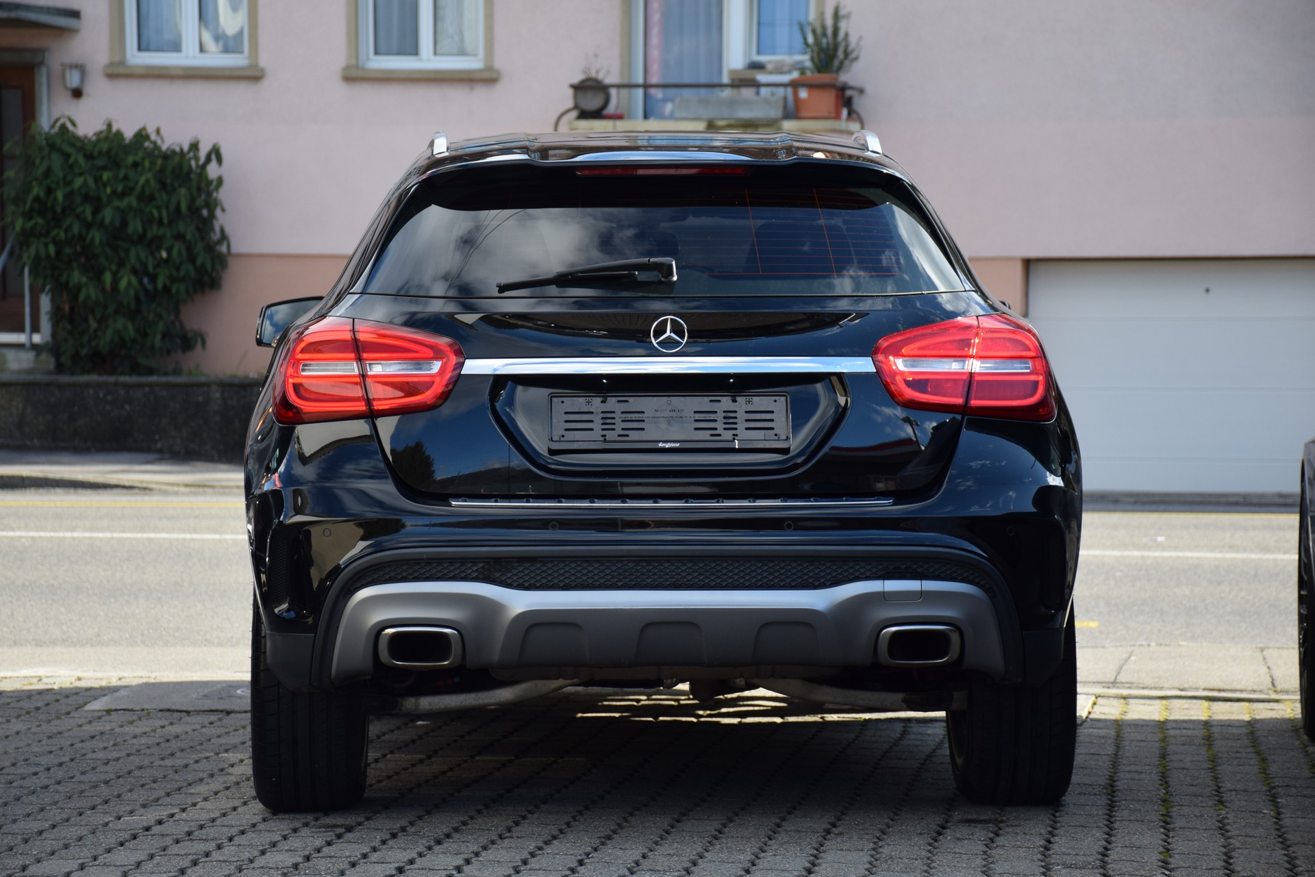 MERCEDES-BENZ GLA 200 AMG Line 7G-DCT-image-9