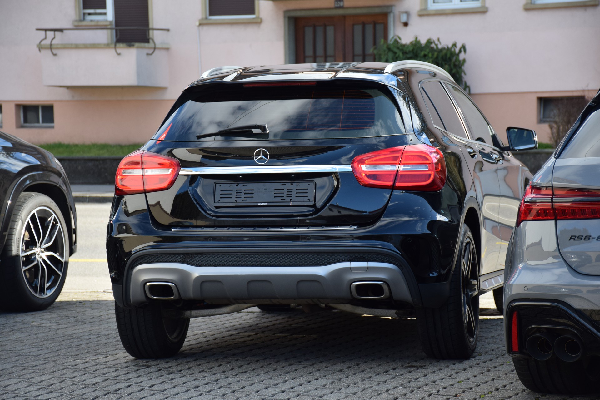 MERCEDES-BENZ GLA 200 AMG Line 7G-DCT-image-10
