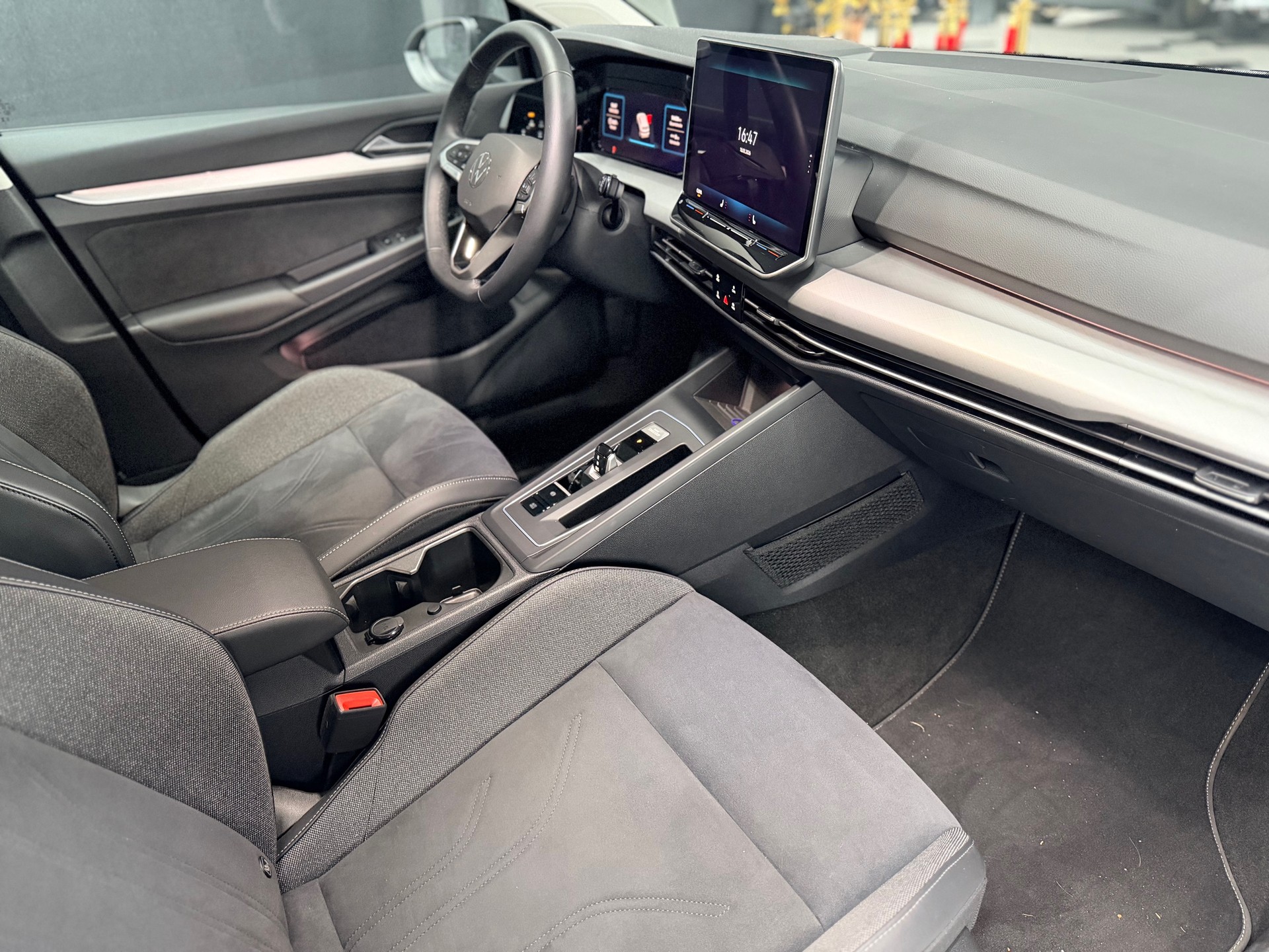 VW Golf 1.5 e TSI United DSG-image-9