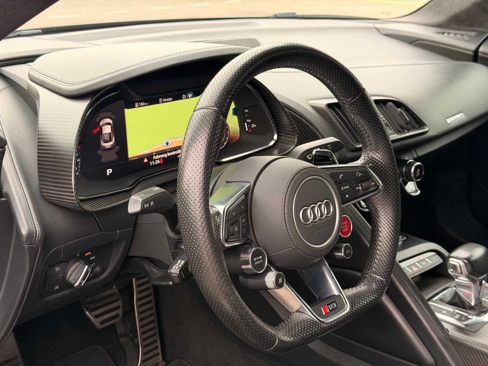 AUDI R8 Coupé 5.2 plus S-Tronic **Voll Carbon**-image-10