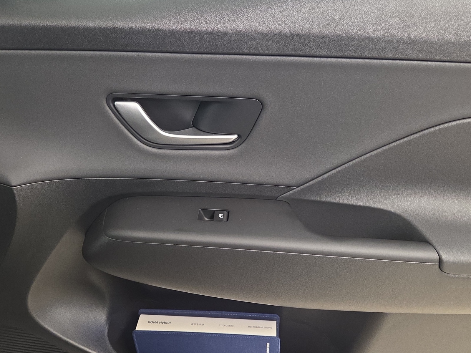 HYUNDAI Kona 1.6 GDi HEV Amplia DCT-image-10